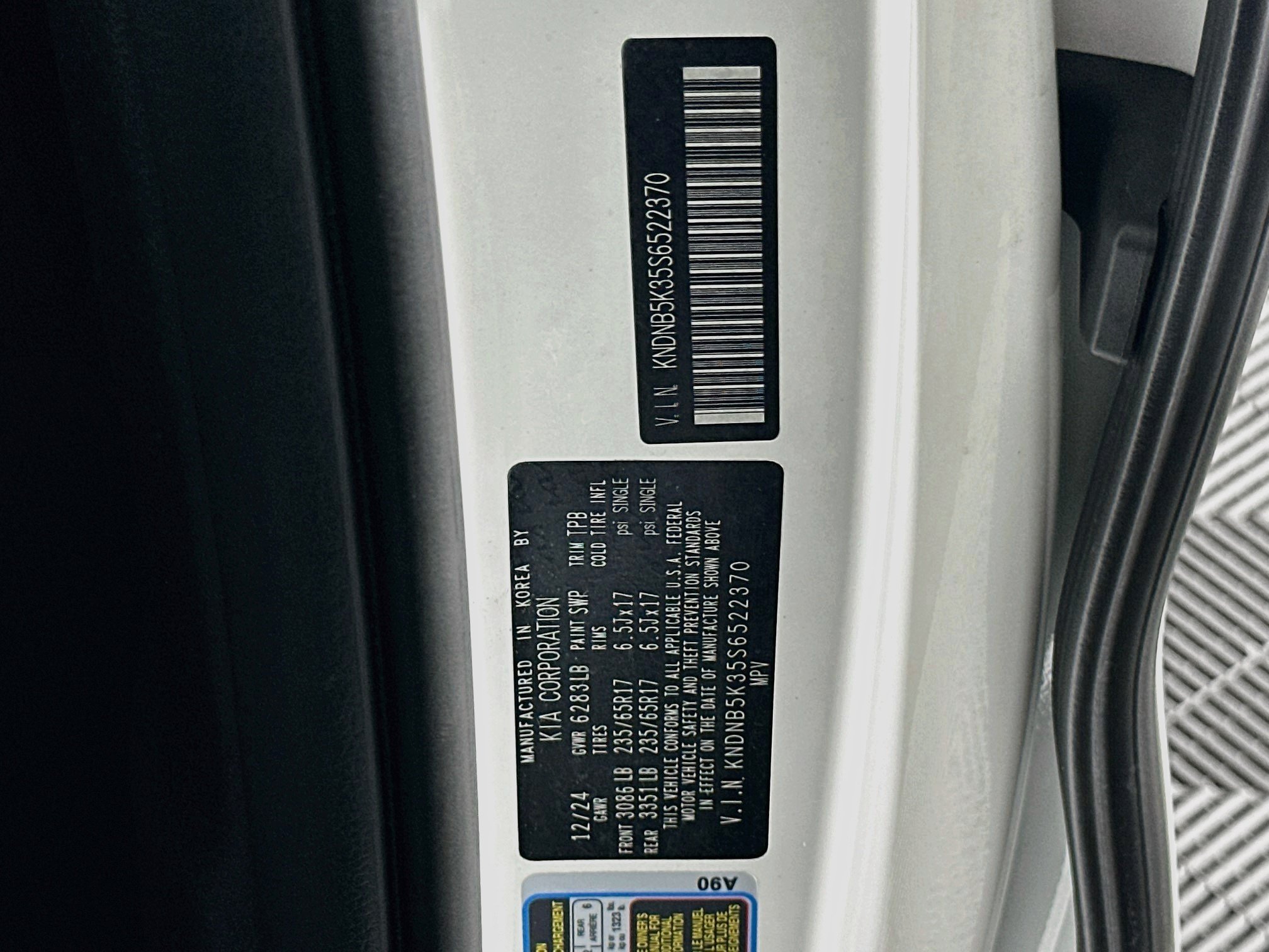 Used 2025 Kia Carnival FWD image 12