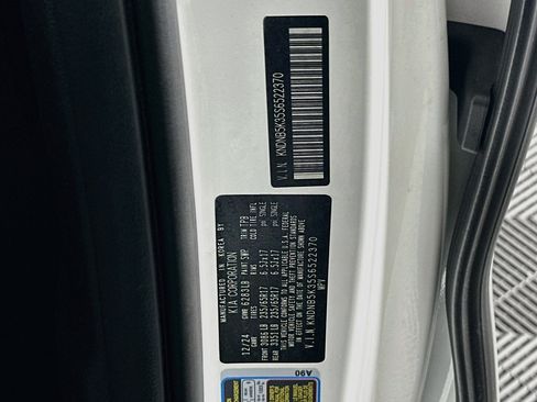 Used 2025 Kia Carnival FWD image 12