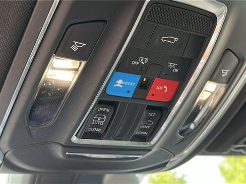 Used 2022 Jeep Grand Cherokee L Laredo image 21