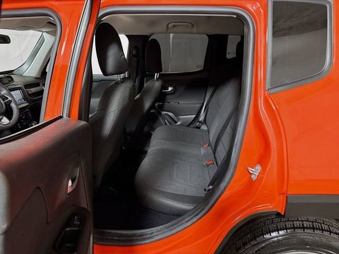 Used 2021 Jeep Renegade Latitude FWD image 21