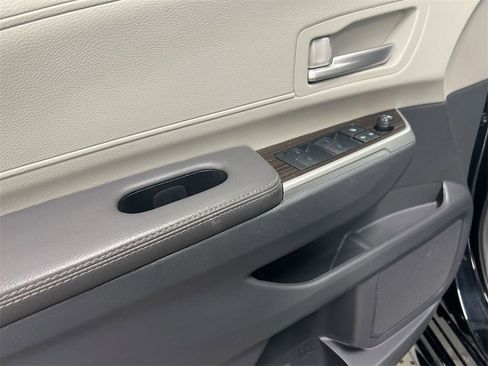 Used 2024 Toyota Sienna XLE image 21