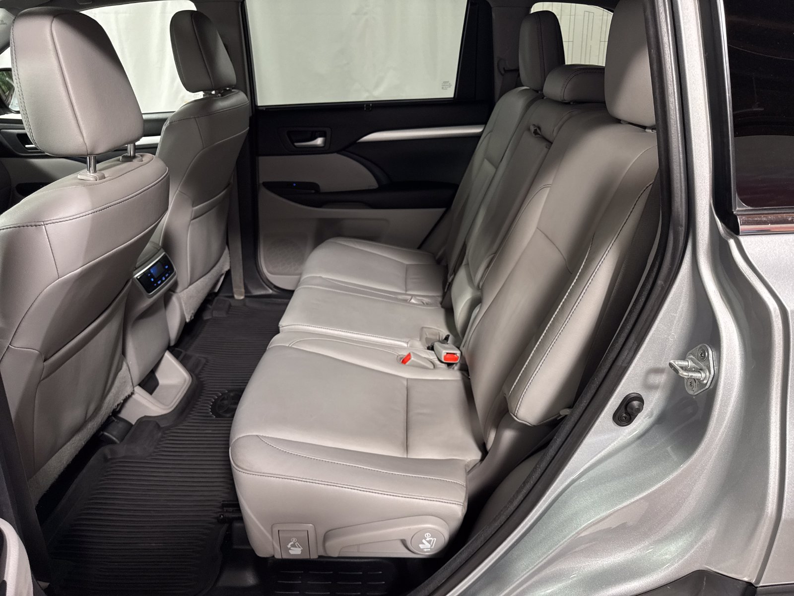 Used 2017 Toyota Highlander XLE AWD/4WD image 5