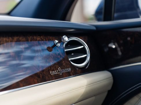Used 2021 Bentley Bentayga AWD/4WD image 52