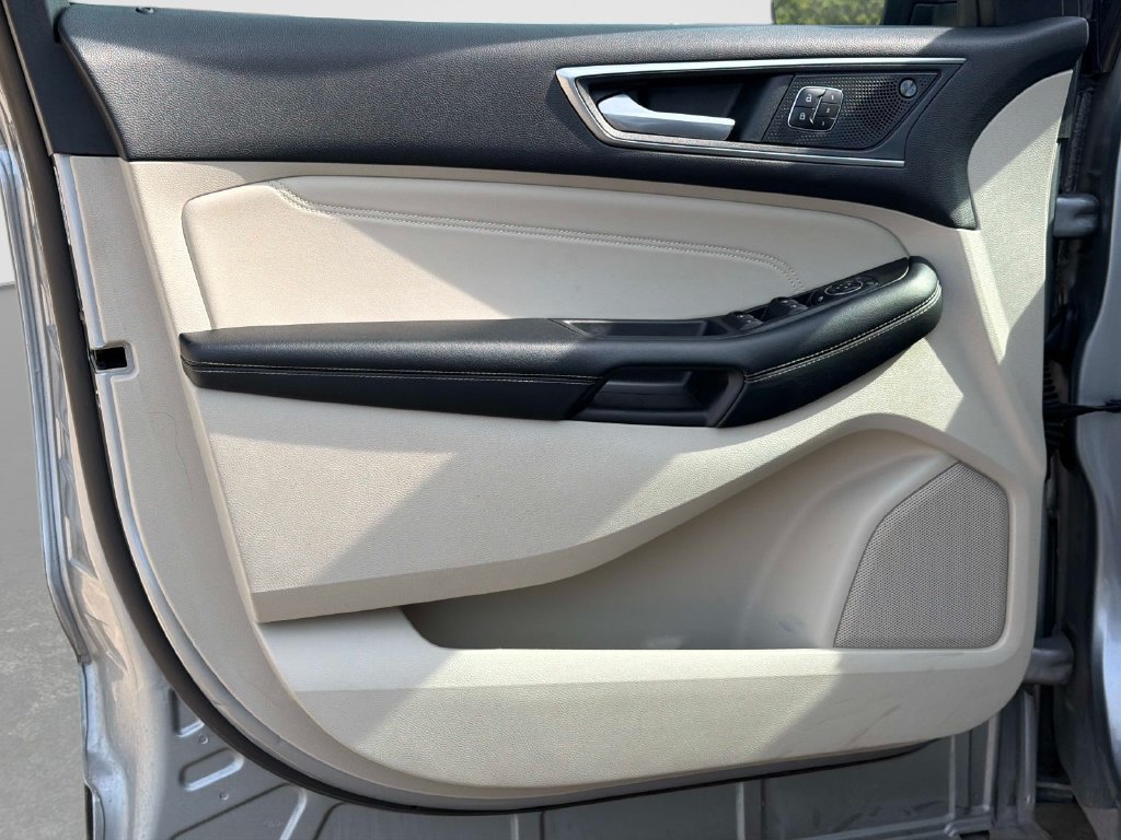 Used 2022 Ford Edge Titanium AWD/4WD image 18
