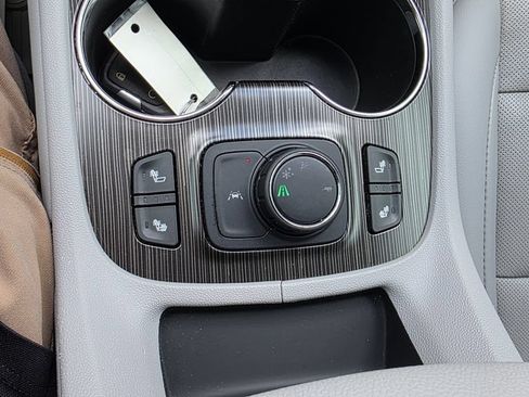 Used 2021 GMC Acadia SLT w/ Trailering Package FWD image 22
