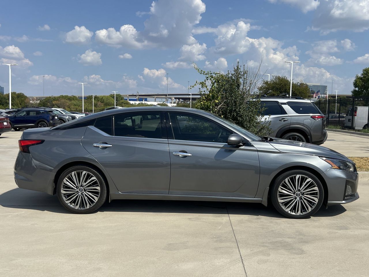 Used 2023 Nissan Altima 2.5 SL FWD image 3