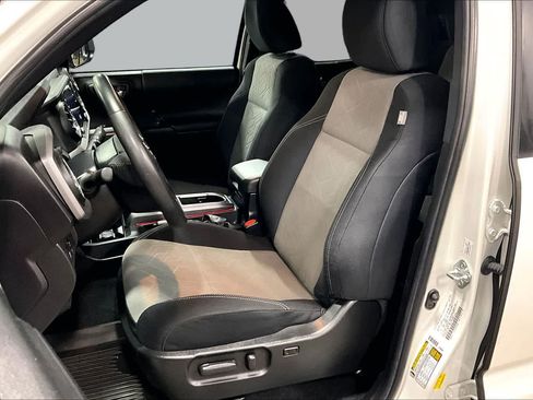 Certified 2023 Toyota Tacoma TRD Off-Road AWD/4WD image 9