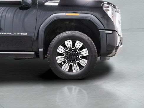 Used 2025 GMC Sierra 2500 Denali w/ Denali Reserve Package AWD/4WD image 7