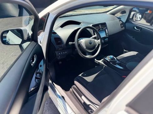 Used 2015 Nissan Leaf SV FWD image 25