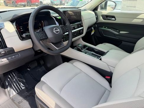 New 2026 Nissan Pathfinder SL FWD image 12