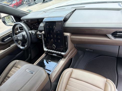 Used 2025 GMC Yukon Denali Ultimate AWD/4WD image 13