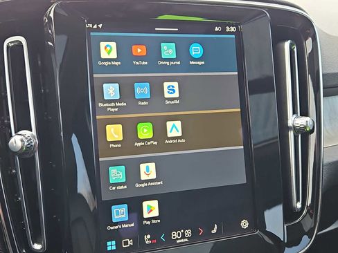 Used 2024 Volvo XC40 B5 Core image 11