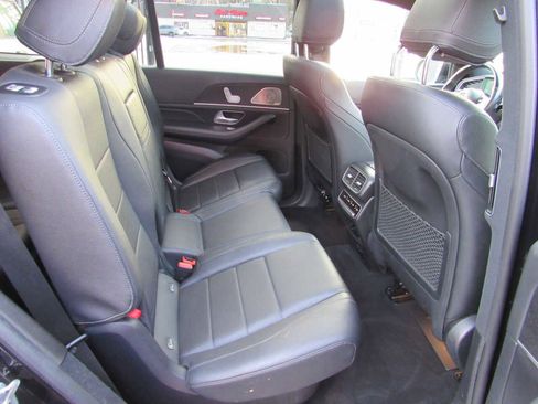 Used 2022 Mercedes-Benz GLS 450 4MATIC image 9