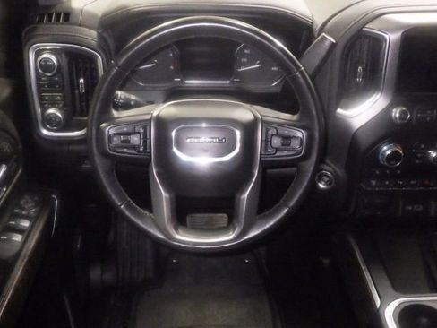 Used 2022 GMC Sierra 2500 Denali w/ Denali Black Diamond Edition AWD/4WD image 9