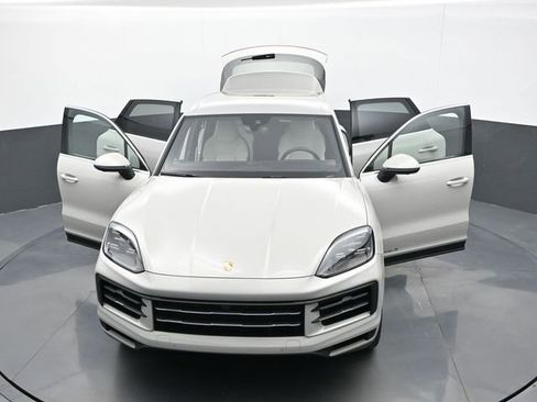 Certified 2025 Porsche Cayenne S image 32