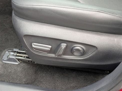 Used 2025 Toyota Grand Highlander AWD image 16