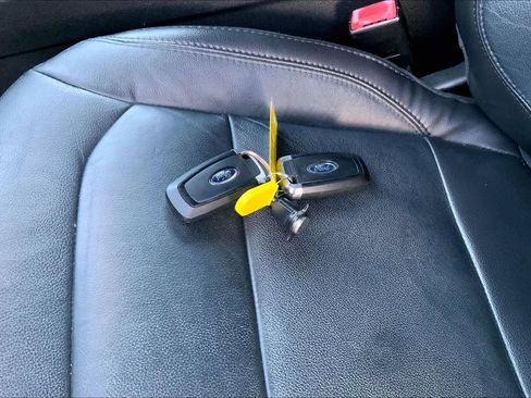 Used 2018 Ford Explorer XLT w/ Equipment Group 202A image 13