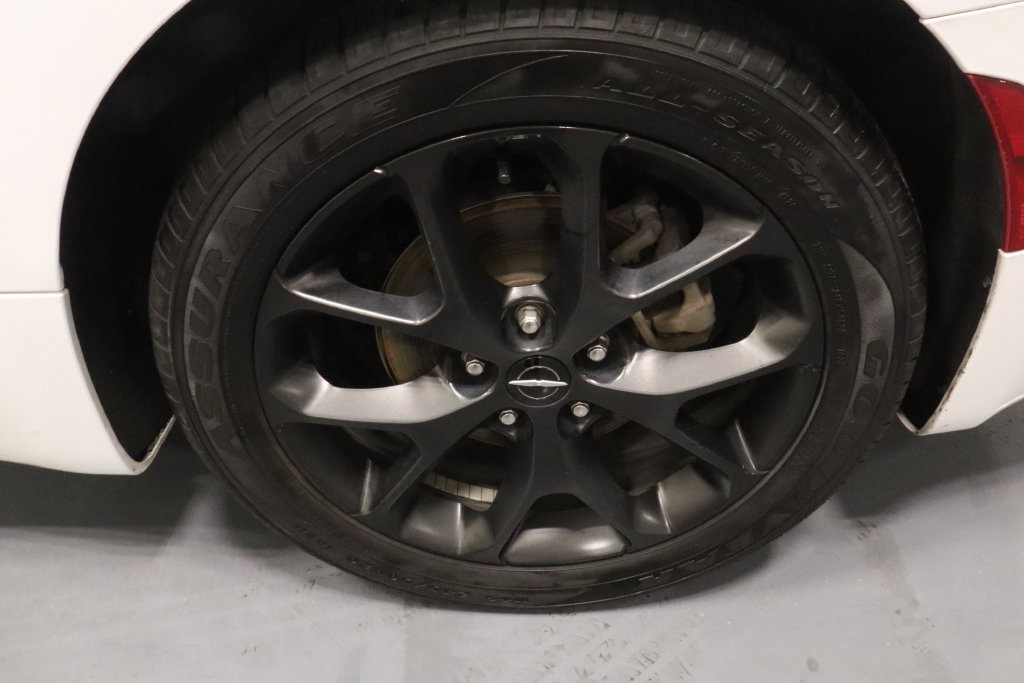 Certified 2025 Chrysler Pacifica Limited FWD image 24