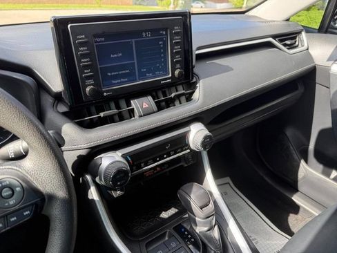 Used 2021 Toyota RAV4 XLE AWD/4WD image 25