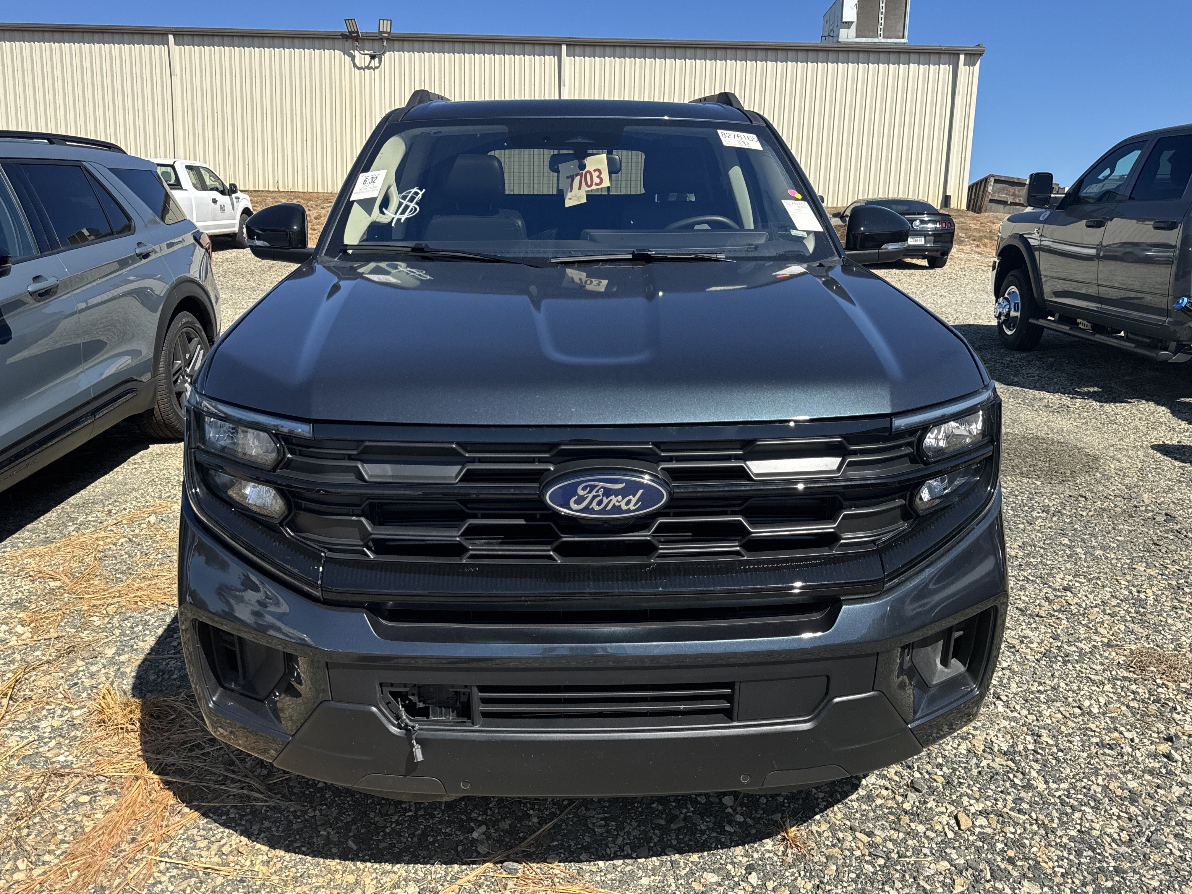 Used 2025 Ford Expedition Active AWD/4WD image 2