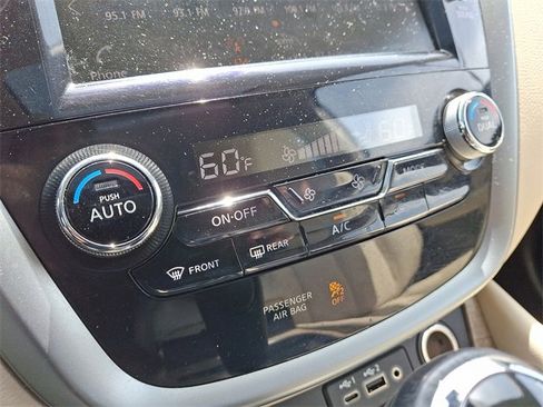 Used 2023 Nissan Murano SL w/ SL Moonroof Package image 17