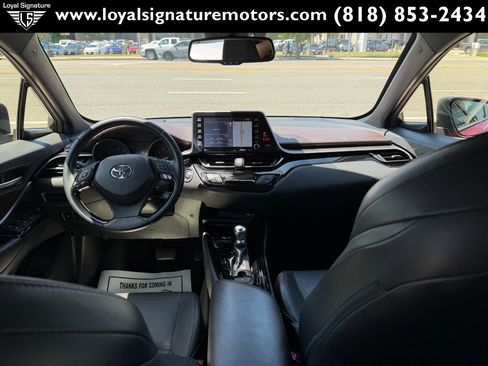 Used 2019 Toyota C-HR Limited FWD image 14