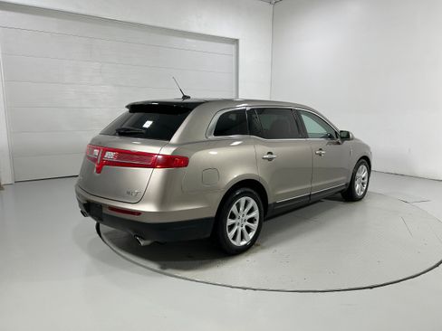 Used 2018 Lincoln MKT AWD image 39