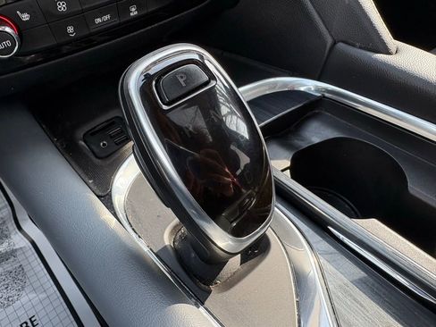 Used 2020 Buick Enclave Essence image 36