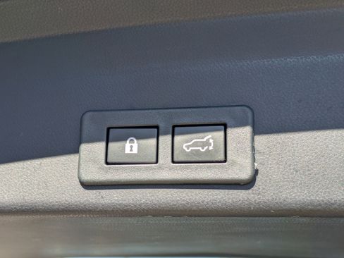 Used 2022 Subaru Ascent Limited image 12