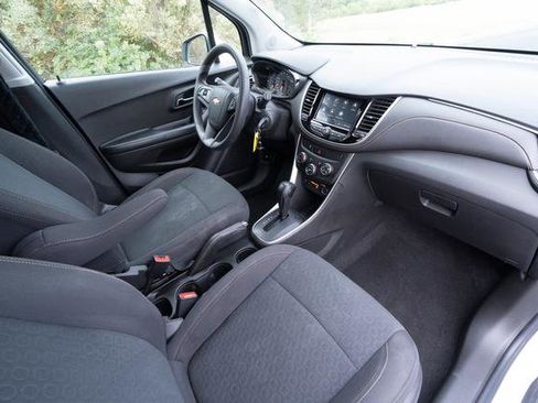 Used 2022 Chevrolet Trax LS w/ Tint and Cruise Package image 25