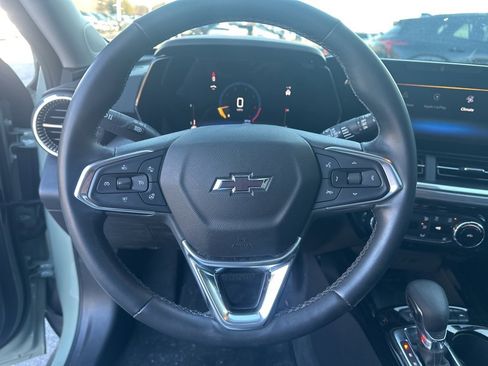 Used 2024 Chevrolet Trax ACTIV w/ Sunroof Package image 14