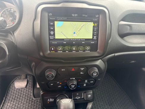 Used 2022 Jeep Renegade Latitude AWD/4WD image 14