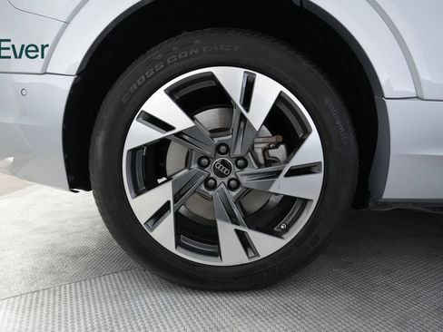 Used 2023 Audi e-tron Premium Plus w/ Premium Plus Package AWD/4WD image 22