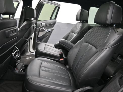 Used 2022 BMW X7 M50i w/ Dynamic Handling Package AWD/4WD image 17