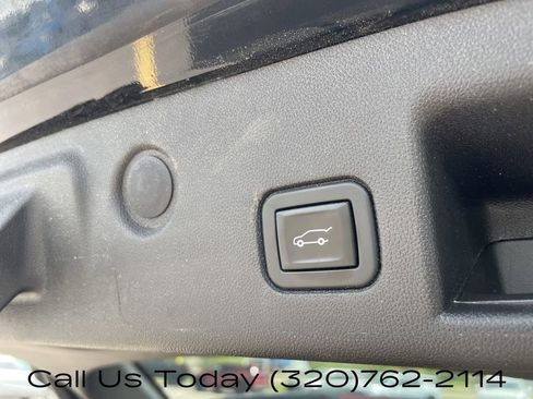 Used 2020 Chevrolet Equinox LT FWD image 36