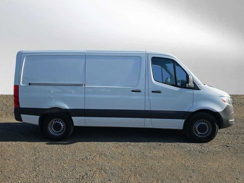 Used 2025 Mercedes-Benz Sprinter 2500 image 2