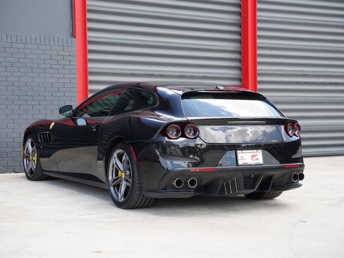 Used 2017 Ferrari GTC4Lusso AWD/4WD image 13