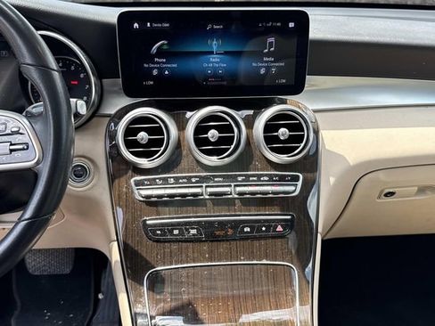 Used 2022 Mercedes-Benz GLC 300 image 29