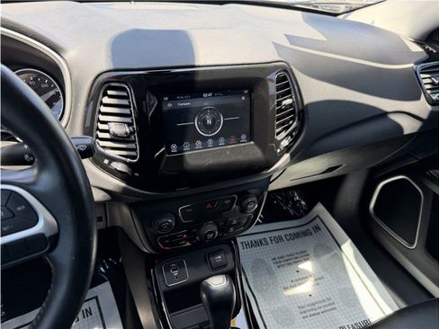 Used 2019 Jeep Compass Latitude FWD image 42