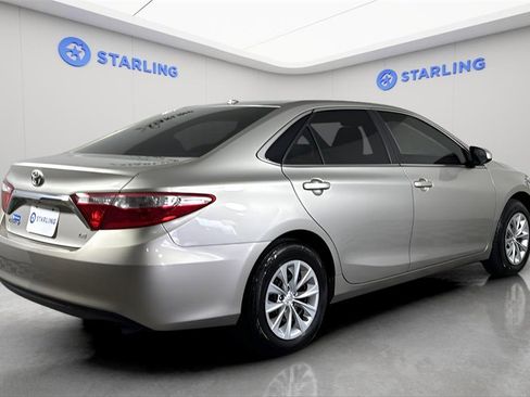 Used 2017 Toyota Camry XLE image 8