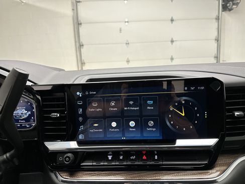 Used 2024 Chevrolet Silverado 2500 LT w/ Convenience Package image 31