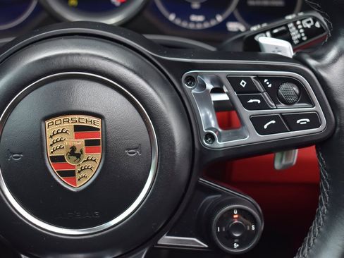 Used 2021 Porsche Cayenne Turbo image 25