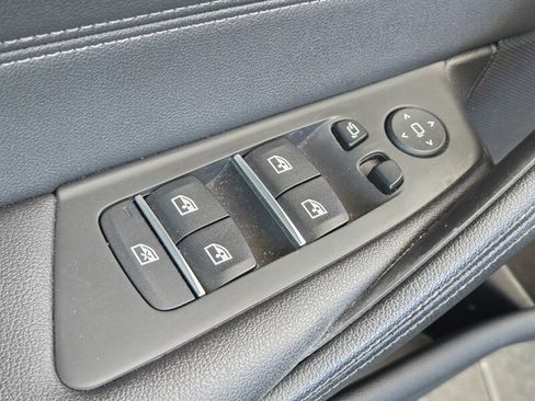 Used 2023 BMW 530i w/ Convenience Package RWD image 24