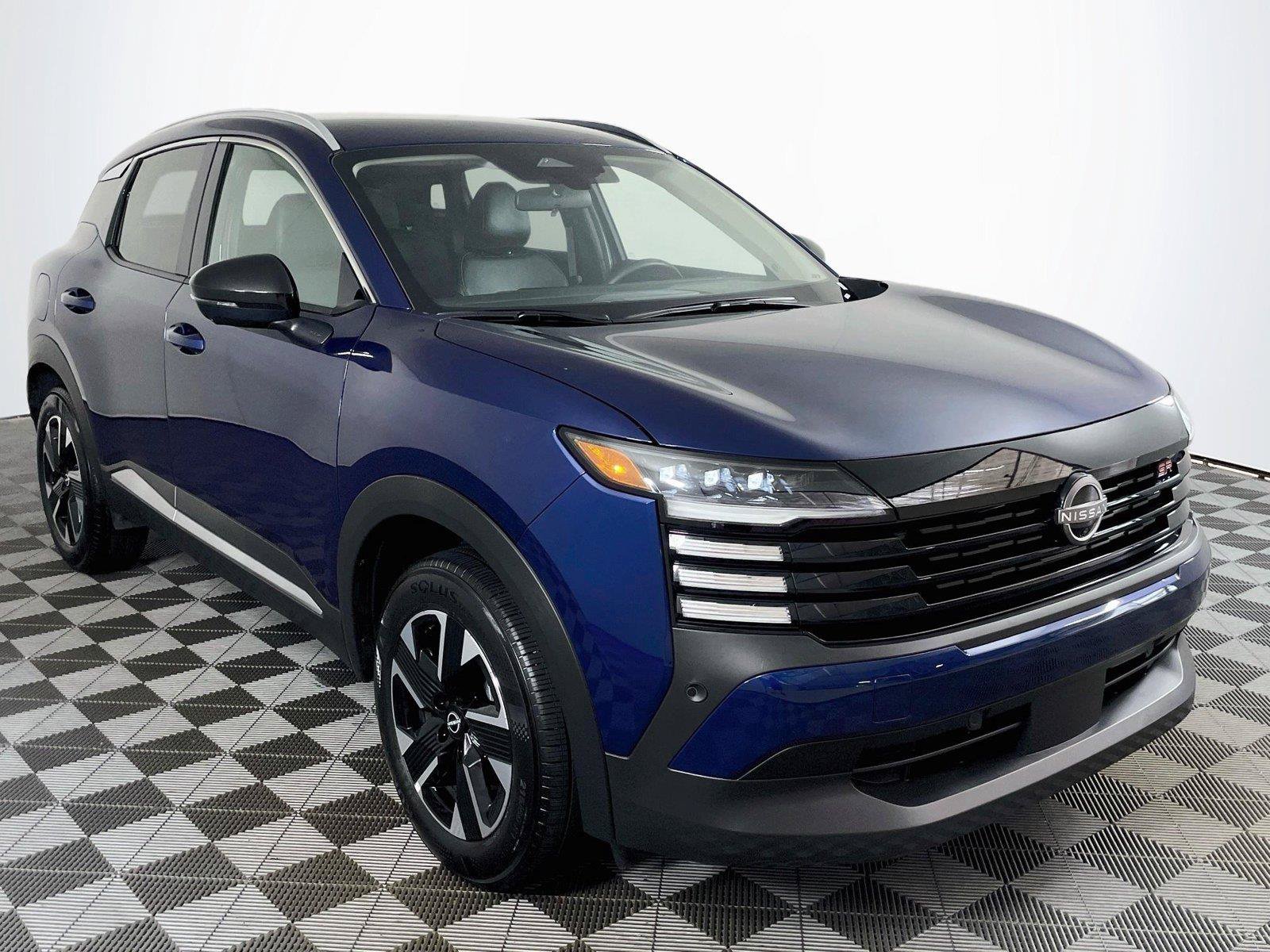 Used 2026 Nissan Kicks SR AWD/4WD image 1