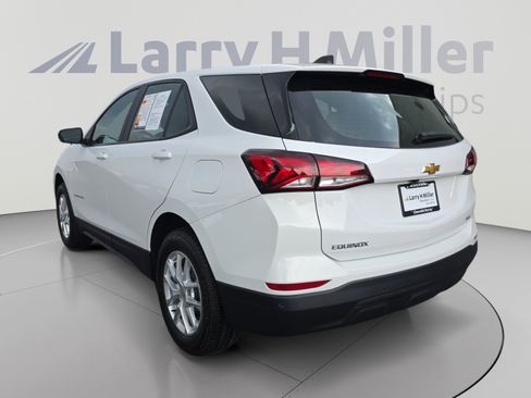 Used 2024 Chevrolet Equinox LS w/ Driver Confidence II Package AWD/4WD image 3