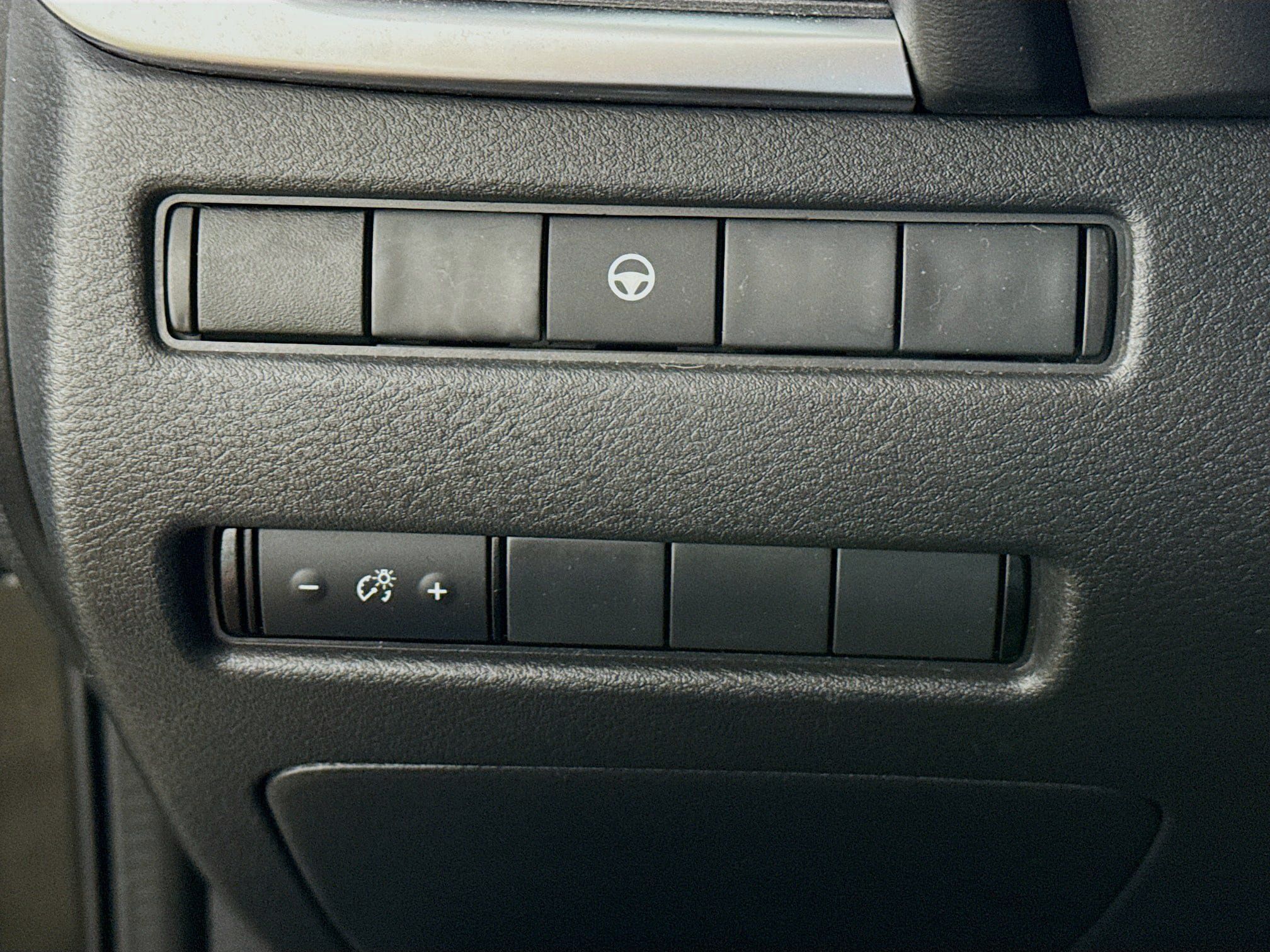 Used 2021 Nissan Rogue SV FWD image 12