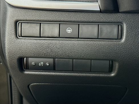 Used 2021 Nissan Rogue SV FWD image 12