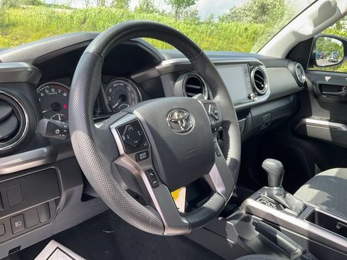 Used 2022 Toyota Tacoma SR5 AWD/4WD image 20