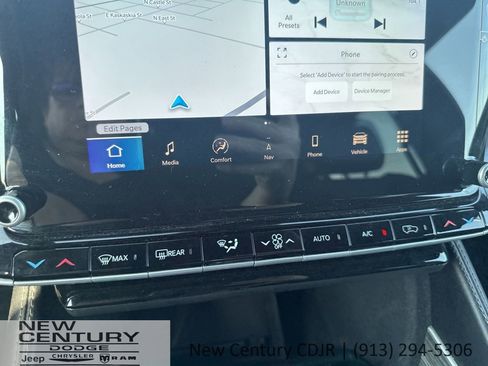 Used 2024 Jeep Wagoneer Series III AWD/4WD image 31