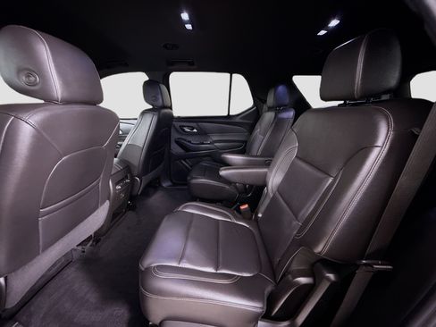 Used 2023 Chevrolet Traverse LT w/ LPO, Floor Liner Package FWD image 26